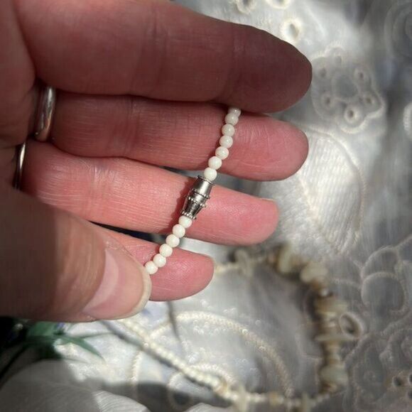 Vintage Natural Mother of Pearl Bead Surfer Necklace - Picture 6 of 7